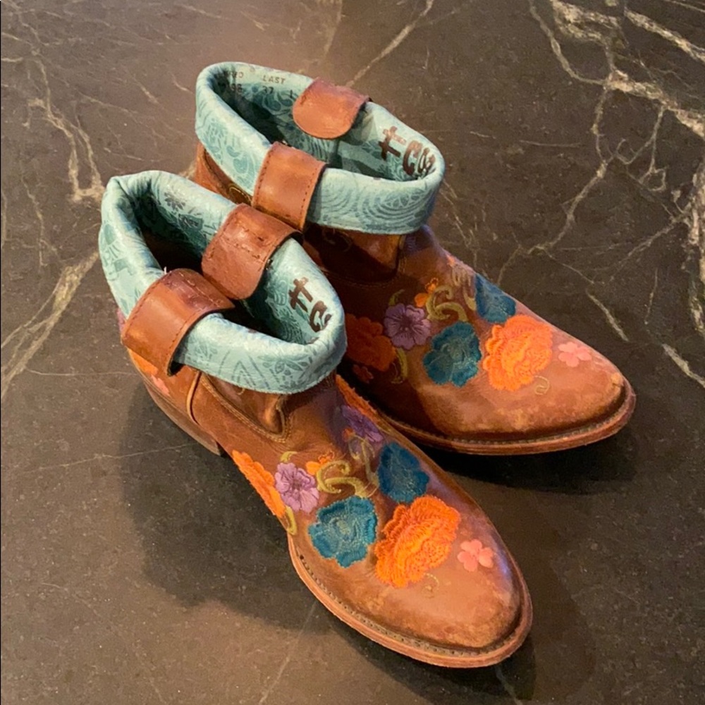 Corral boots